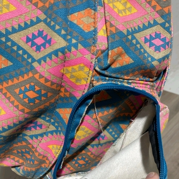 KAVU Patterned Sling Rope Bag Multicolor - Rhombus Rug - Picture 6 of 10